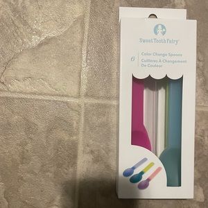 Color changing spoons